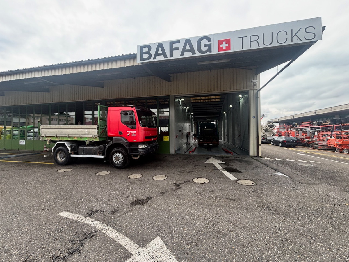 RENAULT Kerax 420DCI 4x4 - Volquete camión: foto 2 RENAULT Kerax 420DCI 4x4 - Volquete camión: foto 2