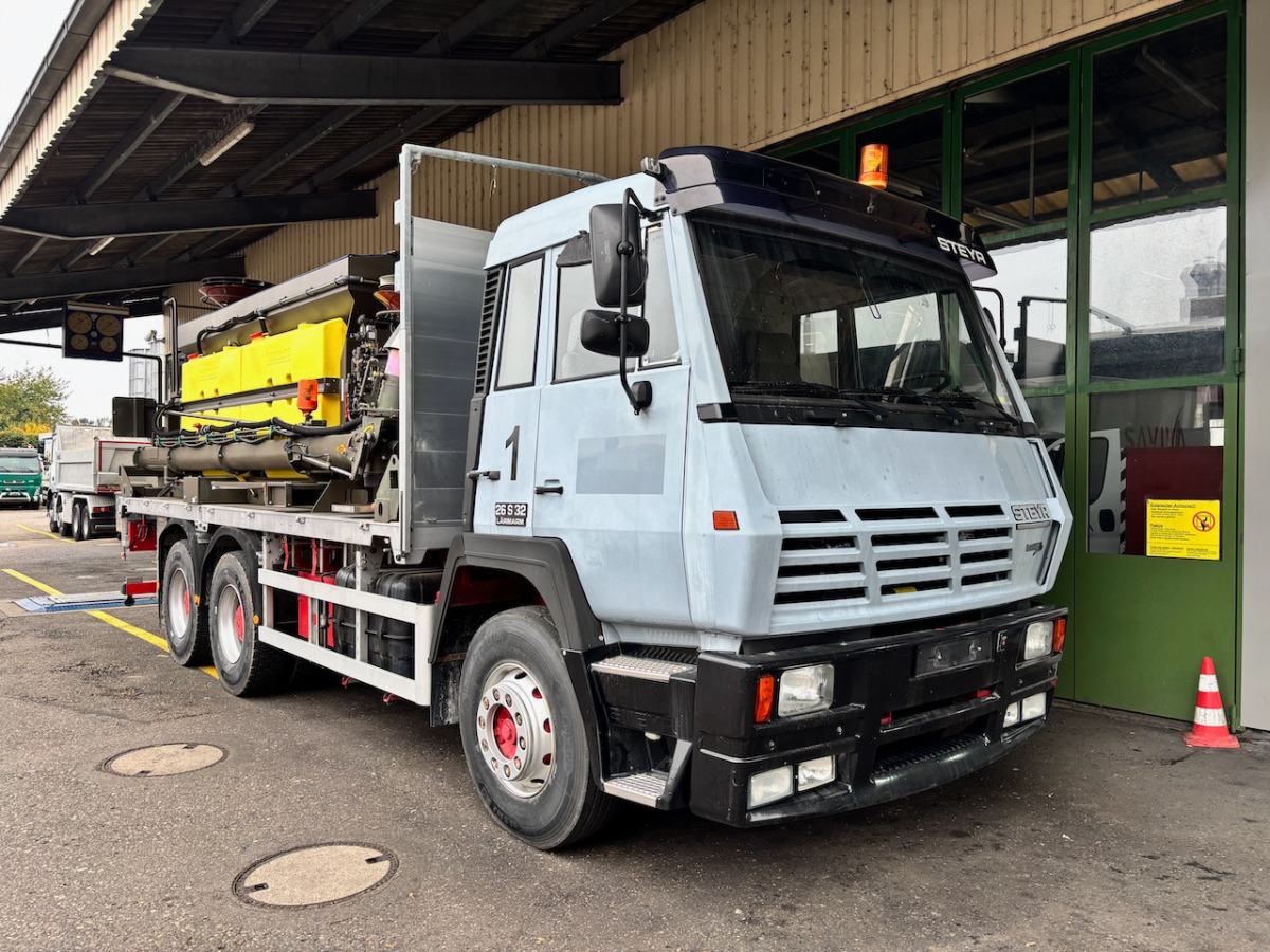 STEYR 26S32/ 6x4 Pisten Enteisung - Camión lona: foto 1 STEYR 26S32/ 6x4 Pisten Enteisung - Camión lona: foto 1