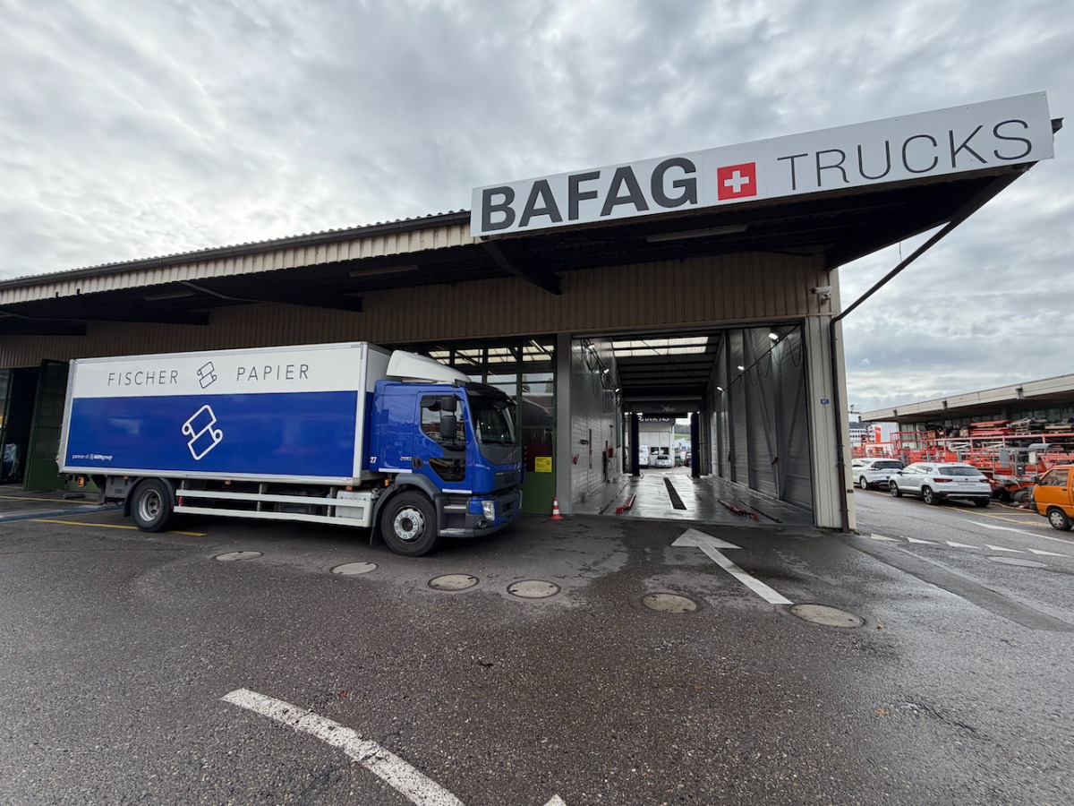 VOLVO FL-280 4x2R - Camión caja cerrada: foto 2 VOLVO FL-280 4x2R - Camión caja cerrada: foto 2