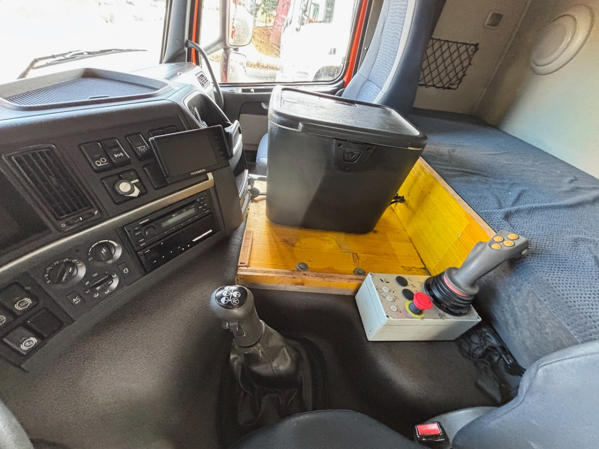 VOLVO FM 400 - Portacontenedor de cadenas camión: foto 5 VOLVO FM 400 - Portacontenedor de cadenas camión: foto 5