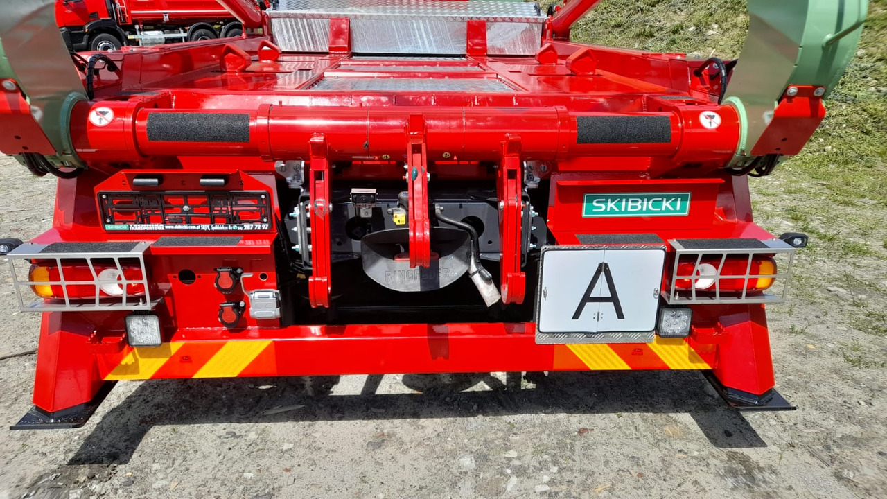 IVECO EUROCARGO ML 180E28/P - Portacontenedor de cadenas camión: foto 3 IVECO EUROCARGO ML 180E28/P - Portacontenedor de cadenas camión: foto 3