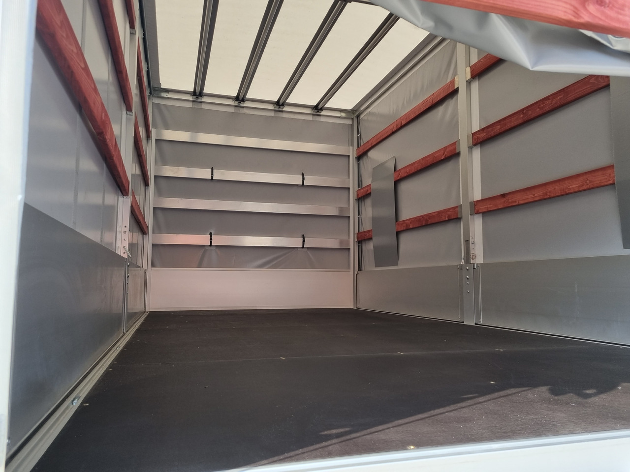 Renault Master 170 8 Pal Dachspoiler - Furgoneta con caja de lona: foto 3 Renault Master 170 8 Pal Dachspoiler - Furgoneta con caja de lona: foto 3