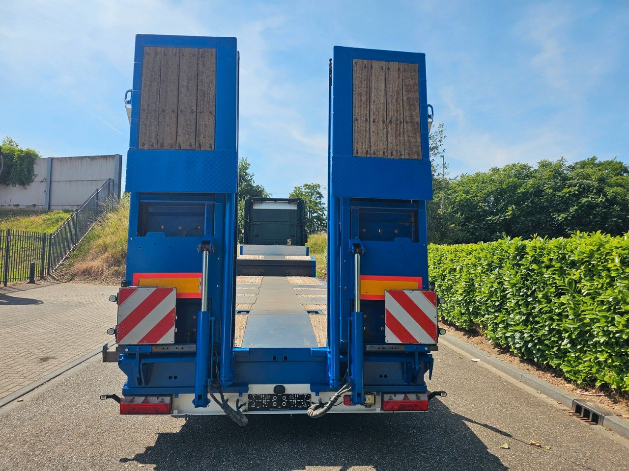 Kässbohrer LB3E Semie Tieflader Mit Rampen - Góndola rebajadas semirremolque: foto 5 Kässbohrer LB3E Semie Tieflader Mit Rampen - Góndola rebajadas semirremolque: foto 5