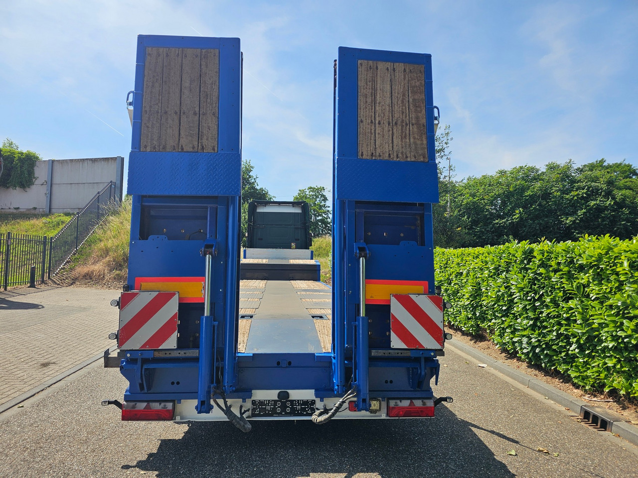 Kässbohrer LB3E With Hydraulic Flip Ramps - Góndola rebajadas semirremolque: foto 5 Kässbohrer LB3E With Hydraulic Flip Ramps - Góndola rebajadas semirremolque: foto 5