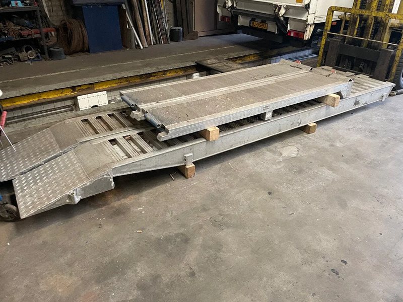 Kässbohrer Oprijplaaten - Góndola rebajadas semirremolque: foto 1 Kässbohrer Oprijplaaten - Góndola rebajadas semirremolque: foto 1