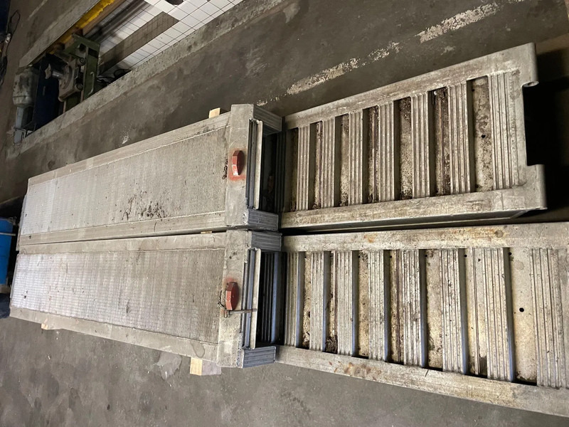 Kässbohrer Oprijplaaten - Góndola rebajadas semirremolque: foto 2 Kässbohrer Oprijplaaten - Góndola rebajadas semirremolque: foto 2