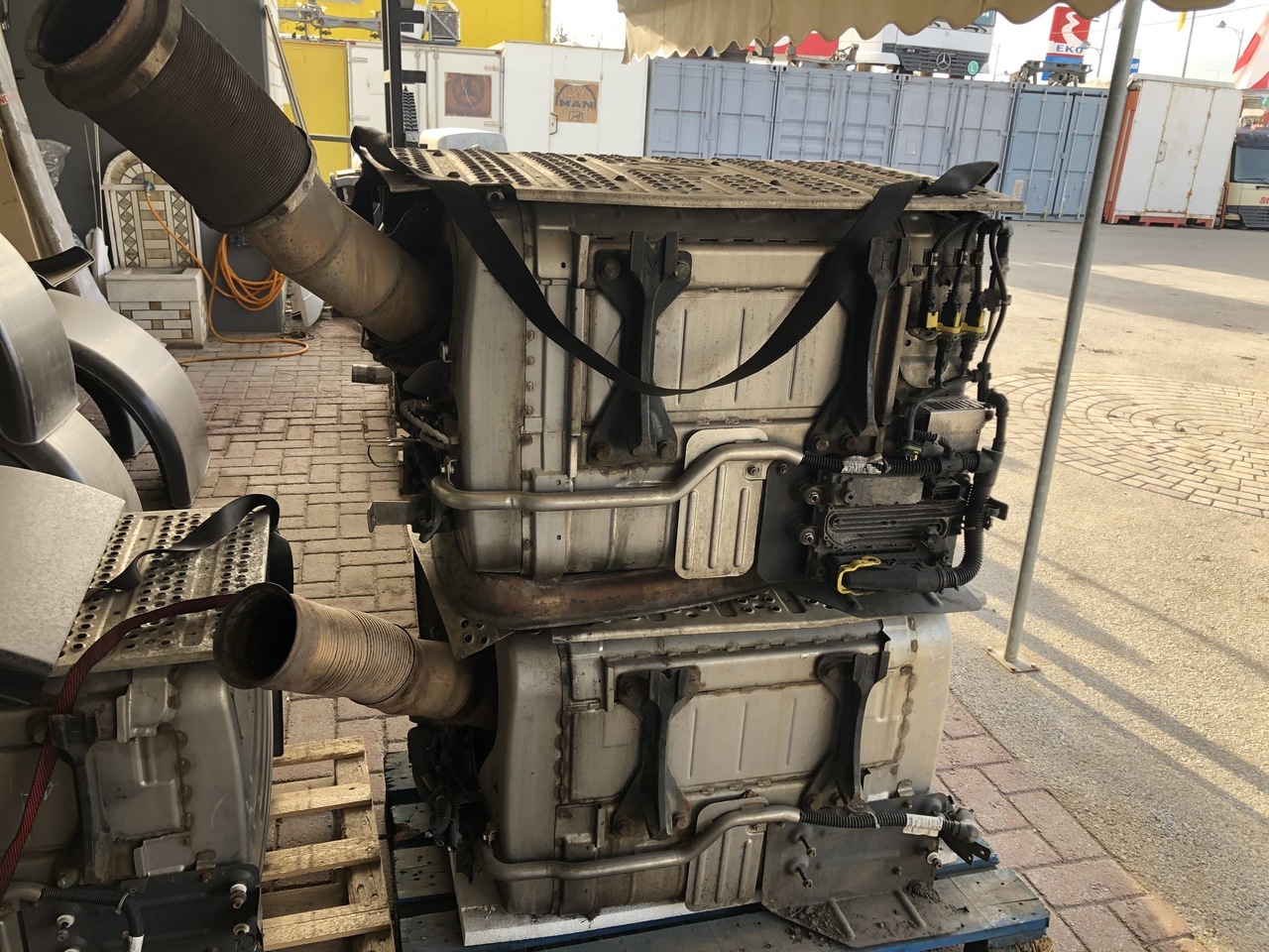 EXHAUST AFTERTREATMENT EURO6-EURO5 MERCEDES ACTROS MP4 - Colector de escape para Camión: foto 1 EXHAUST AFTERTREATMENT EURO6-EURO5 MERCEDES ACTROS MP4 - Colector de escape para Camión: foto 1