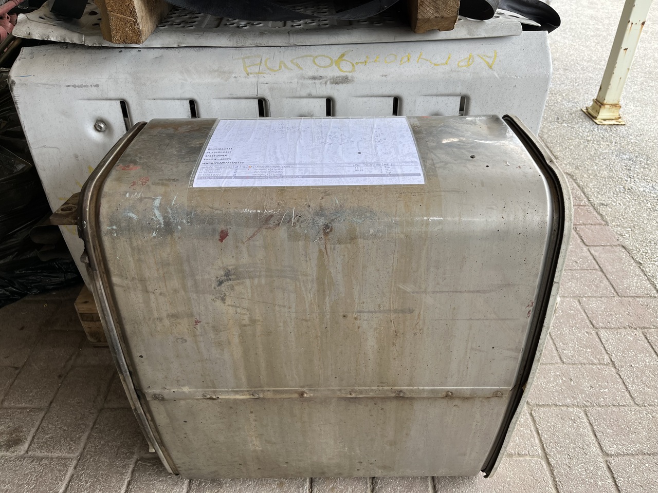 EXHAUST SILENCER WITH CATALYTIC CONVERTER MAN TGA - Silenciador/ Sistema de escape para Camión: foto 1 EXHAUST SILENCER WITH CATALYTIC CONVERTER MAN TGA - Silenciador/ Sistema de escape para Camión: foto 1