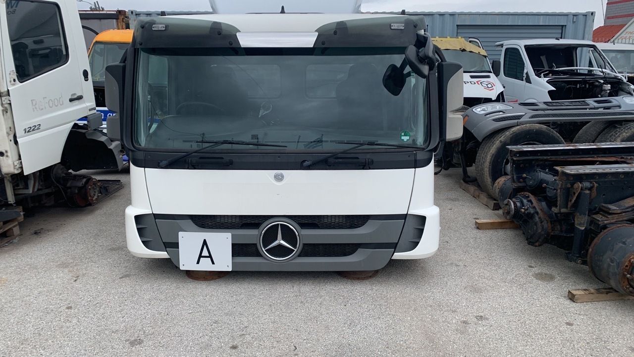 MEDIUM CAB ACTROS MP3 RHD - Cabina e interior para Camión: foto 1 MEDIUM CAB ACTROS MP3 RHD - Cabina e interior para Camión: foto 1