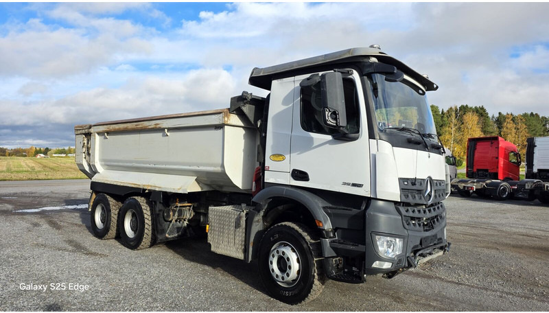 Mercedes-Benz 3558 6x4 2022 ONLY 113 tkm - Volquete camión: foto 1 Mercedes-Benz 3558 6x4 2022 ONLY 113 tkm - Volquete camión: foto 1