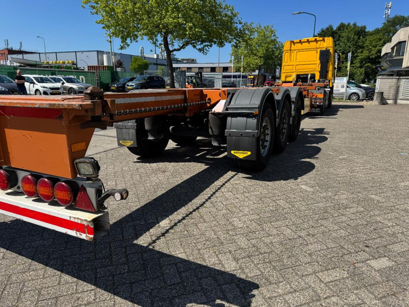 Broshuis MFCC container chassis Multi functioneel 2x 20 1x 30 1x 40 1x 45 saf assen uitschuifbaar tot 14,40 - Chasis semirremolque: foto 3 Broshuis MFCC container chassis Multi functioneel 2x 20 1x 30 1x 40 1x 45 saf assen uitschuifbaar tot 14,40 - Chasis semirremolque: foto 3