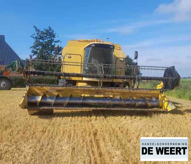 New Holland TX 68 , tx 68 - Cosechadora de granos: foto 3 New Holland TX 68 , tx 68 - Cosechadora de granos: foto 3