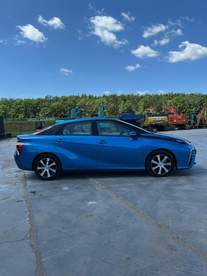 Toyota Mirai - Sedan: foto 5 Toyota Mirai - Sedan: foto 5
