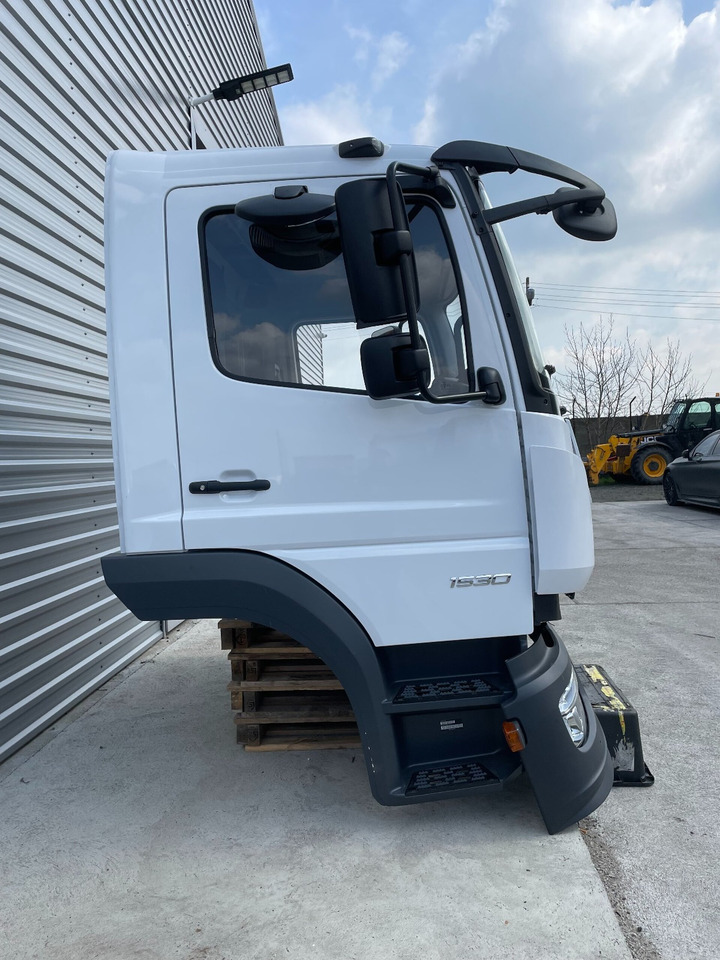 MB ATEGO CABINE EURO 6 TUNEL VOOR 6 CYL.MOTOR INCL. SEAT 000074A - Cabina para Camión: foto 3 MB ATEGO CABINE EURO 6 TUNEL VOOR 6 CYL.MOTOR INCL. SEAT 000074A - Cabina para Camión: foto 3
