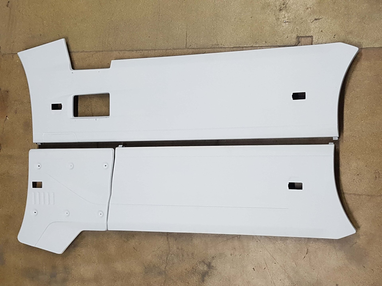 RENAULT T-RANGE SIDE SCIRT SET WB 3800 NOT PAINTED 000091 - Bastidor/ Chasis para Camión: foto 4 RENAULT T-RANGE SIDE SCIRT SET WB 3800 NOT PAINTED 000091 - Bastidor/ Chasis para Camión: foto 4