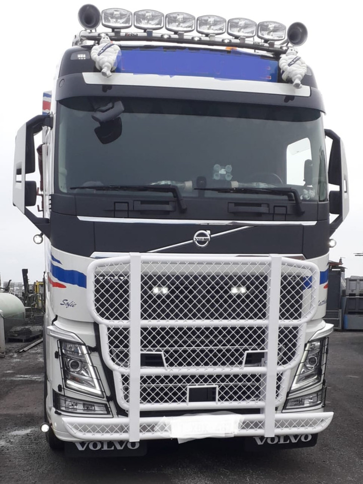 Volvo FH4 BULLBAR RVS primer NIET GESPOTEN 000010 - Carrocería y exterior para Camión: foto 3 Volvo FH4 BULLBAR RVS primer NIET GESPOTEN 000010 - Carrocería y exterior para Camión: foto 3