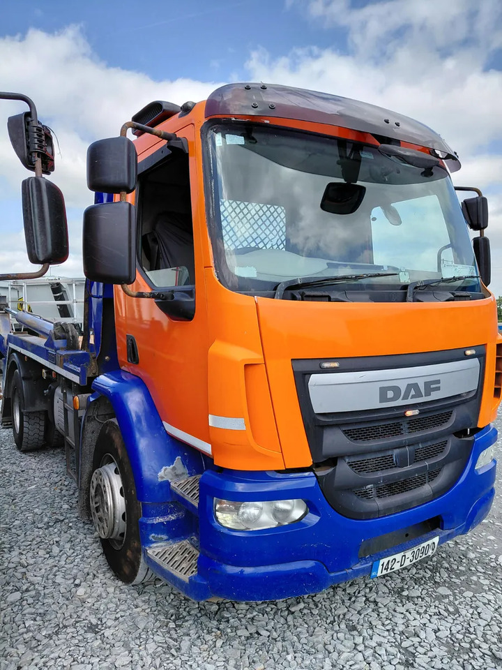 2014 DAF LF Skip Loader Day Cab - Portacontenedor de cadenas camión: foto 4 2014 DAF LF Skip Loader Day Cab - Portacontenedor de cadenas camión: foto 4