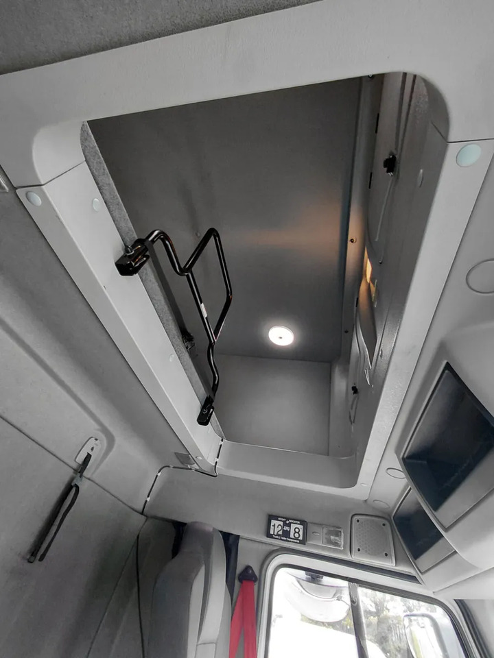 2017 Renault D12 4×2 Double Sleeper Curtainsider - Camión lona: foto 3 2017 Renault D12 4×2 Double Sleeper Curtainsider - Camión lona: foto 3