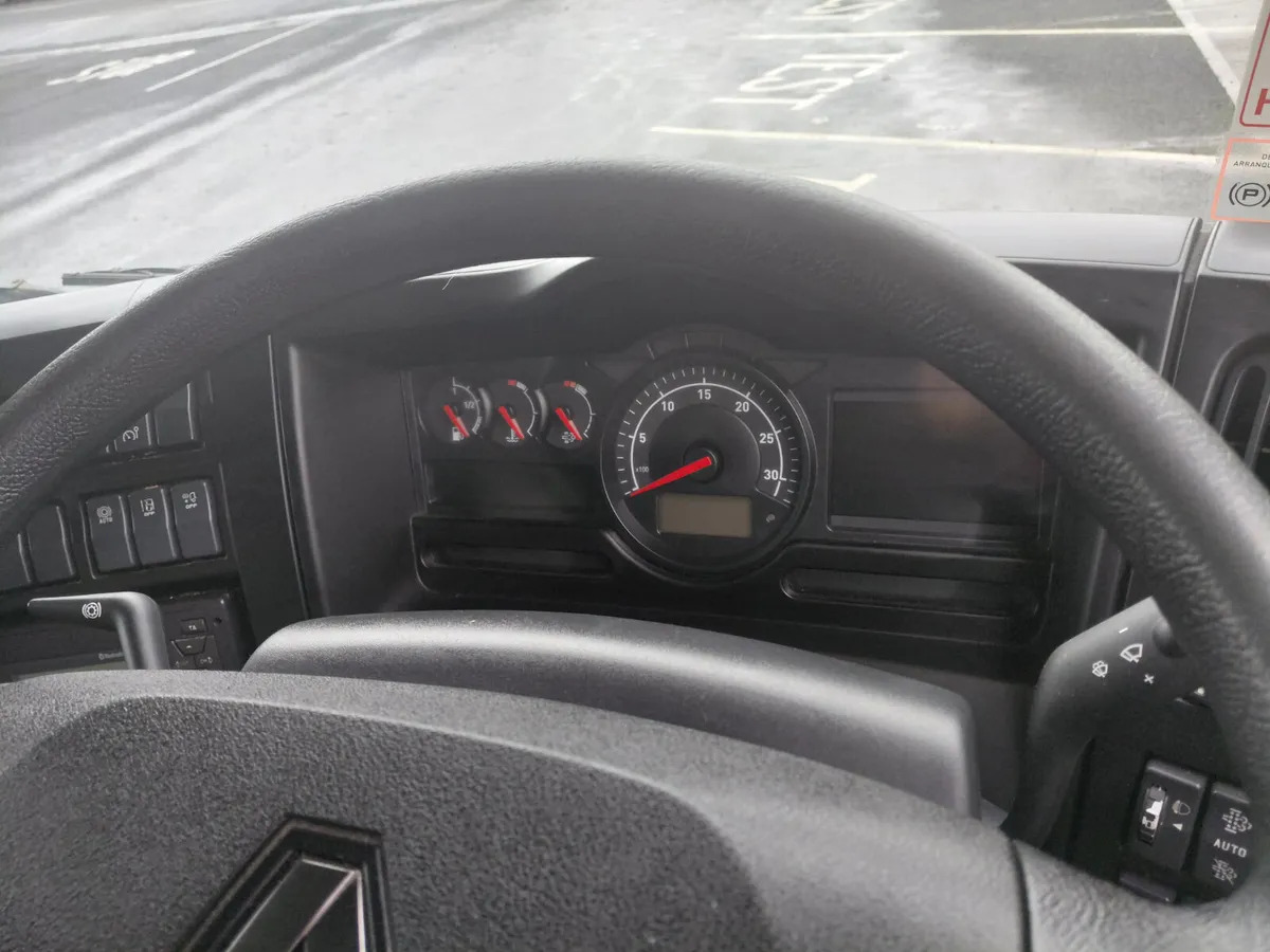 2019 Renault D 12T - Camión caja cerrada: foto 2 2019 Renault D 12T - Camión caja cerrada: foto 2