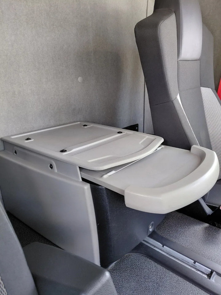 2019 Renault D 12T - Camión caja cerrada: foto 5 2019 Renault D 12T - Camión caja cerrada: foto 5