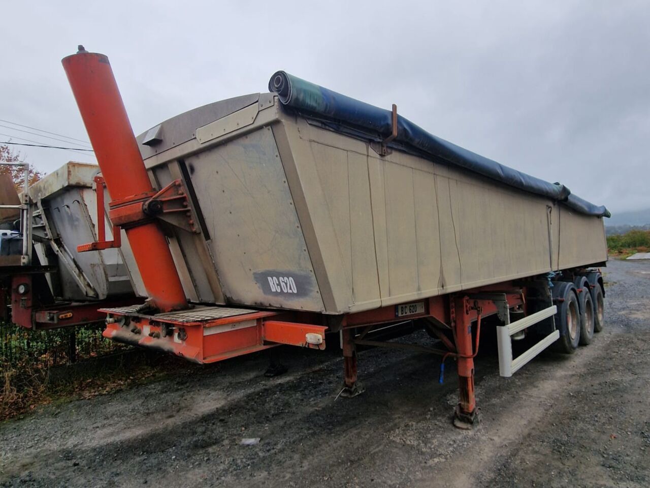 Dennison Bulk Tipping Trailer - Volquete semirremolque: foto 1 Dennison Bulk Tipping Trailer - Volquete semirremolque: foto 1