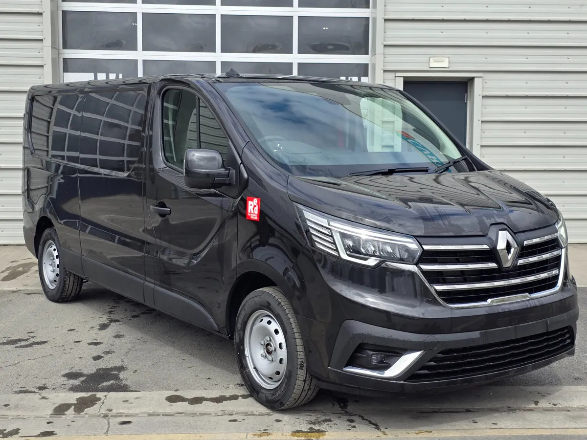 New Renault Trafic Red Edition -150BHP - Furgoneta pequeña: foto 1 New Renault Trafic Red Edition -150BHP - Furgoneta pequeña: foto 1