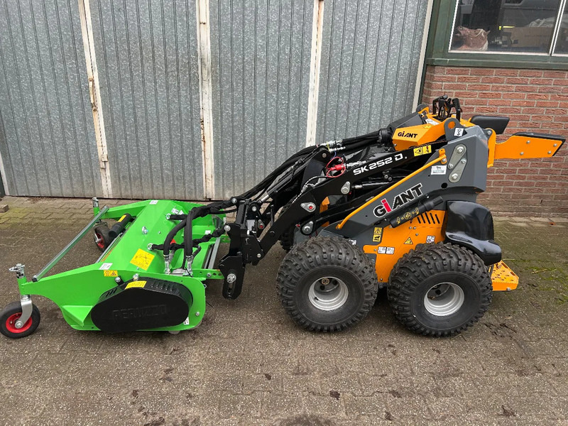 Giant SK252D + klepelmaaier - Cargadora articulada: foto 1 Giant SK252D + klepelmaaier - Cargadora articulada: foto 1
