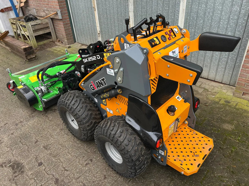 Giant SK252D + klepelmaaier - Cargadora articulada: foto 3 Giant SK252D + klepelmaaier - Cargadora articulada: foto 3