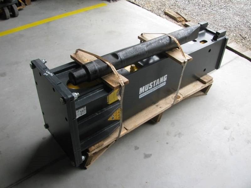 Mustang HM1302 NOVO teža 800kg - Martillo hidráulico para Maquinaria de construcción: foto 3 Mustang HM1302 NOVO teža 800kg - Martillo hidráulico para Maquinaria de construcción: foto 3