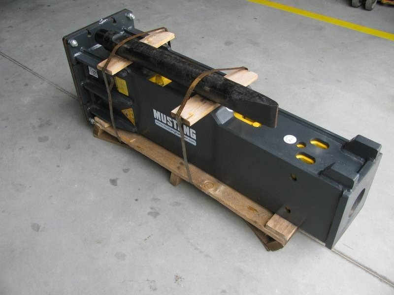 Mustang HM1302 NOVO teža 800kg - Martillo hidráulico para Maquinaria de construcción: foto 2 Mustang HM1302 NOVO teža 800kg - Martillo hidráulico para Maquinaria de construcción: foto 2
