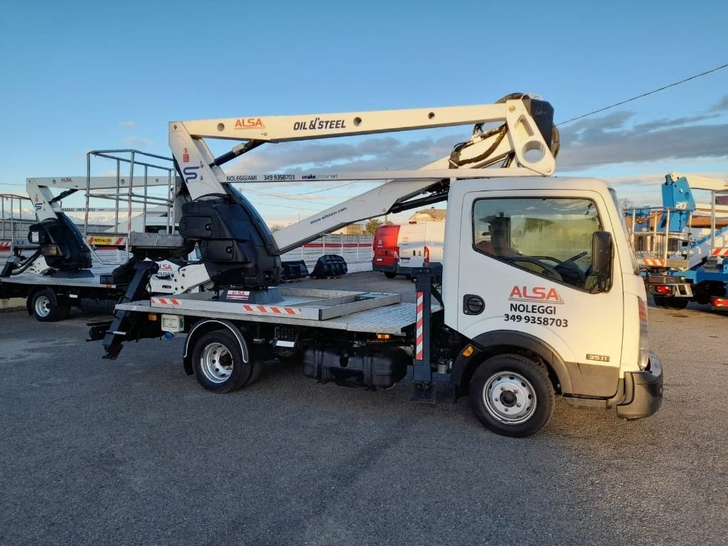 Oil & Steel 2112 - Camión con plataforma elevadora: foto 1 Oil & Steel 2112 - Camión con plataforma elevadora: foto 1