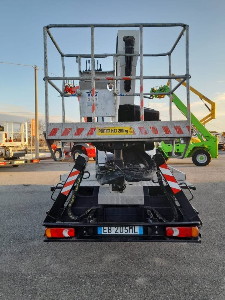 Oil & Steel 2112 - Camión con plataforma elevadora: foto 4 Oil & Steel 2112 - Camión con plataforma elevadora: foto 4