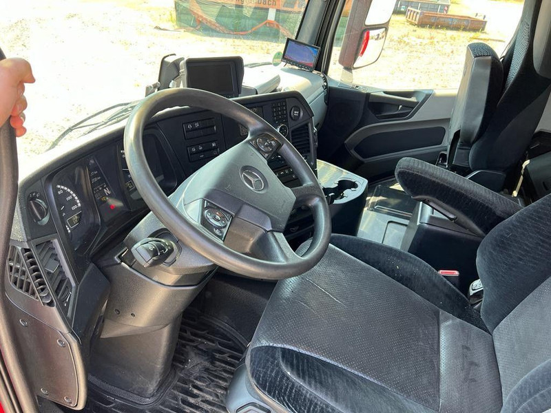 Cabeza tractora Mercedes-Benz Antos 2540 L 6x2 Beverage truck + Tail Lift: foto 13 Cabeza tractora Mercedes-Benz Antos 2540 L 6x2 Beverage truck + Tail Lift: foto 13