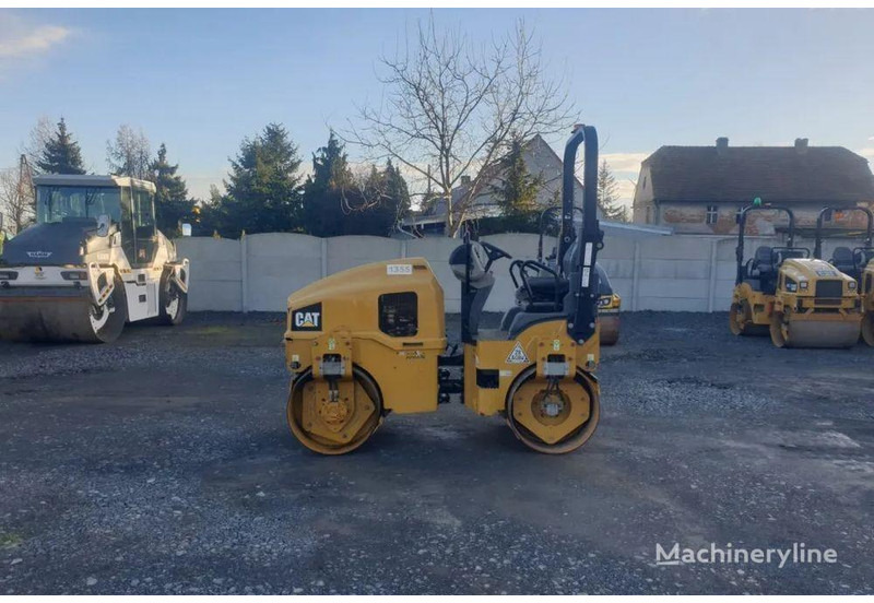 Caterpillar CB 24B road roller - Rodillo: foto 2 Caterpillar CB 24B road roller - Rodillo: foto 2