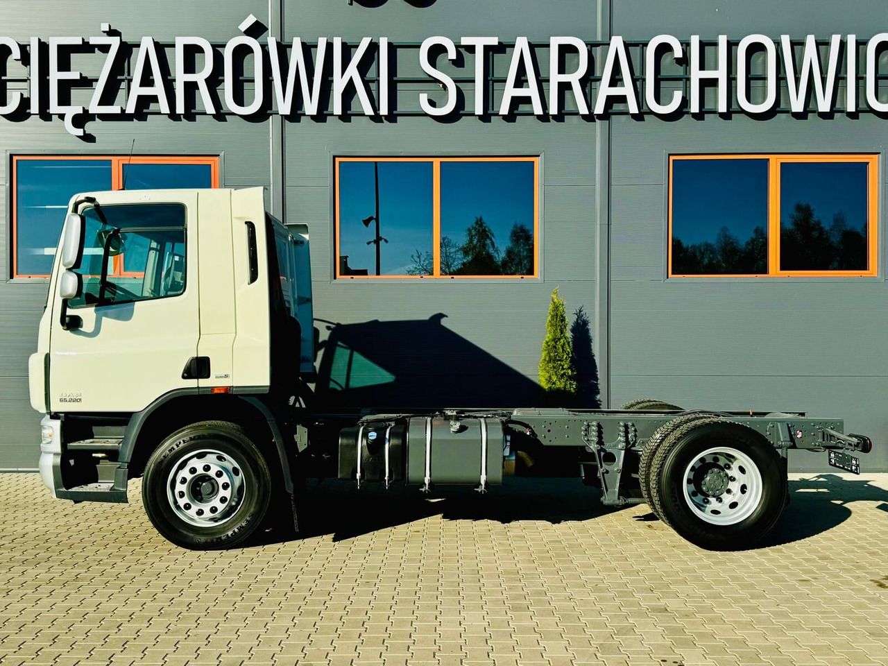 DAF DAF DAF CF 65.220 E5 // rama pod zabudowę !! // wywrotka kiper b - Chasis camión: foto 2 DAF DAF DAF CF 65.220 E5 // rama pod zabudowę !! // wywrotka kiper b - Chasis camión: foto 2