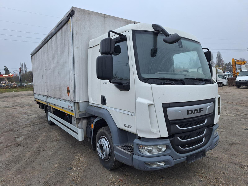 DAF LF 210 - Pritsche + Plane + DHollandia LBW 1000 kg - Camión caja cerrada: foto 1 DAF LF 210 - Pritsche + Plane + DHollandia LBW 1000 kg - Camión caja cerrada: foto 1