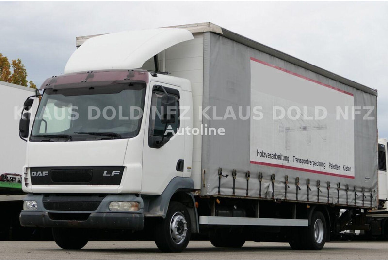 DAF LF 45.220 P+P + Tail lift - Camión lona: foto 1 DAF LF 45.220 P+P + Tail lift - Camión lona: foto 1