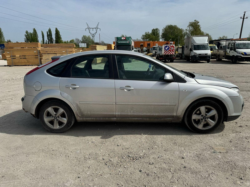 Ford Focus 1,6 i - Damaged Car - Hatchback: foto 4 Ford Focus 1,6 i - Damaged Car - Hatchback: foto 4
