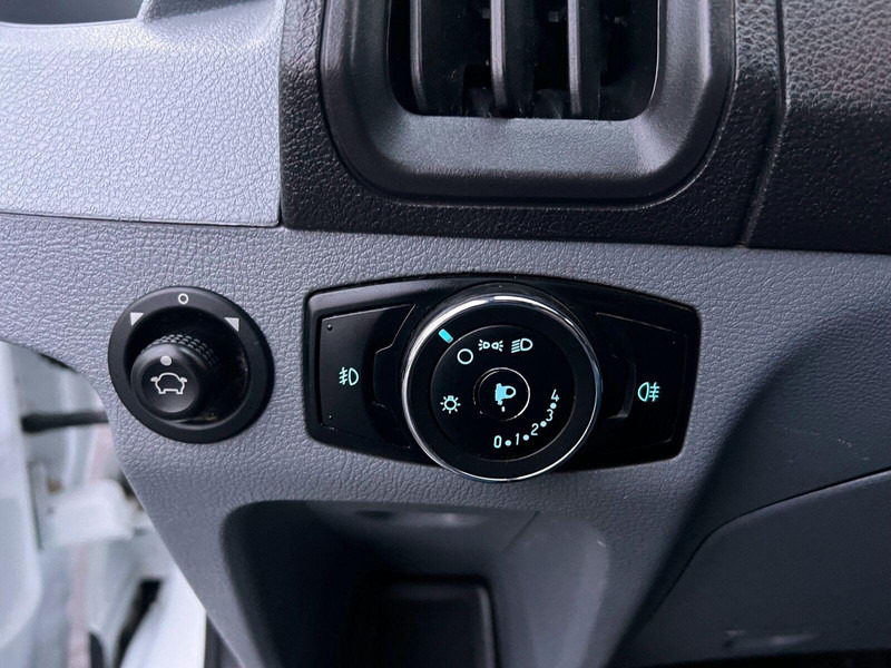 Furgoneta con caja de lona Ford Transit Doka Brygadówka 7-miejsc Plandeka: foto 11 Furgoneta con caja de lona Ford Transit Doka Brygadówka 7-miejsc Plandeka: foto 11