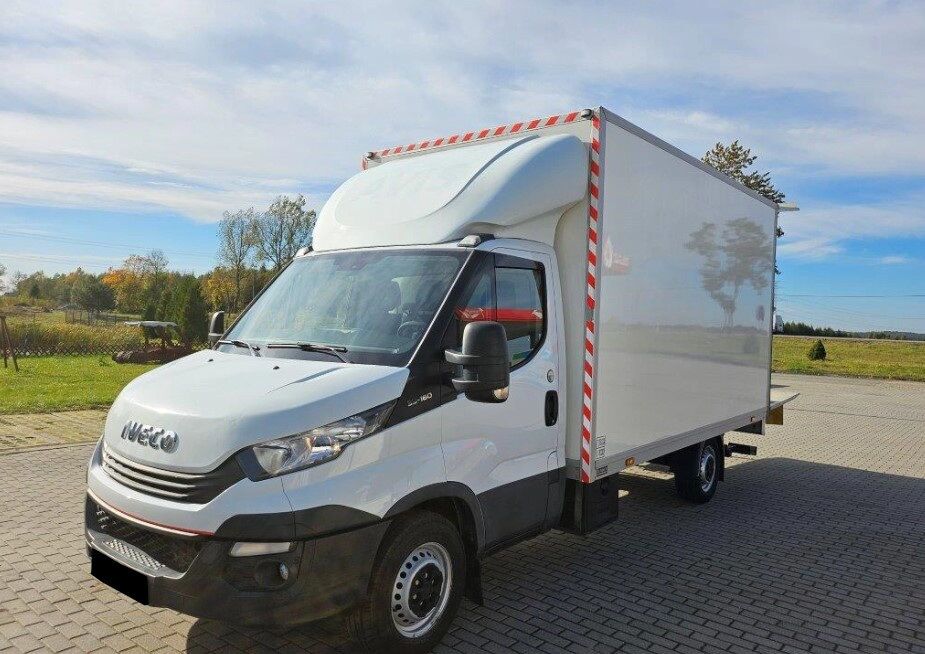 IVECO DAILY 35.160 2.3D box truck + Tail lidt - Furgoneta: foto 1 IVECO DAILY 35.160 2.3D box truck + Tail lidt - Furgoneta: foto 1