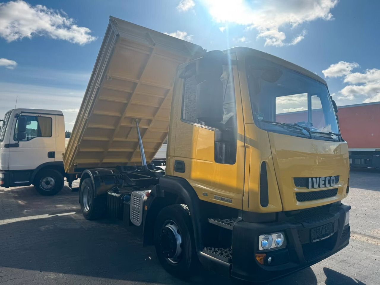 IVECO ML120E28 3-way tipper truck - Volquete camión: foto 3 IVECO ML120E28 3-way tipper truck - Volquete camión: foto 3
