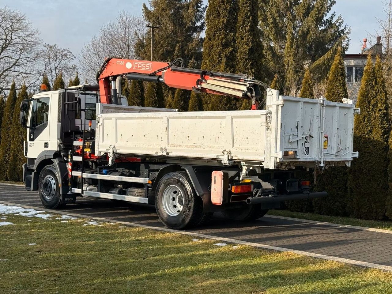 IVECO Stralis 330 - 3 way tipper + crane - Volquete camión, Camión grúa: foto 4 IVECO Stralis 330 - 3 way tipper + crane - Volquete camión, Camión grúa: foto 4