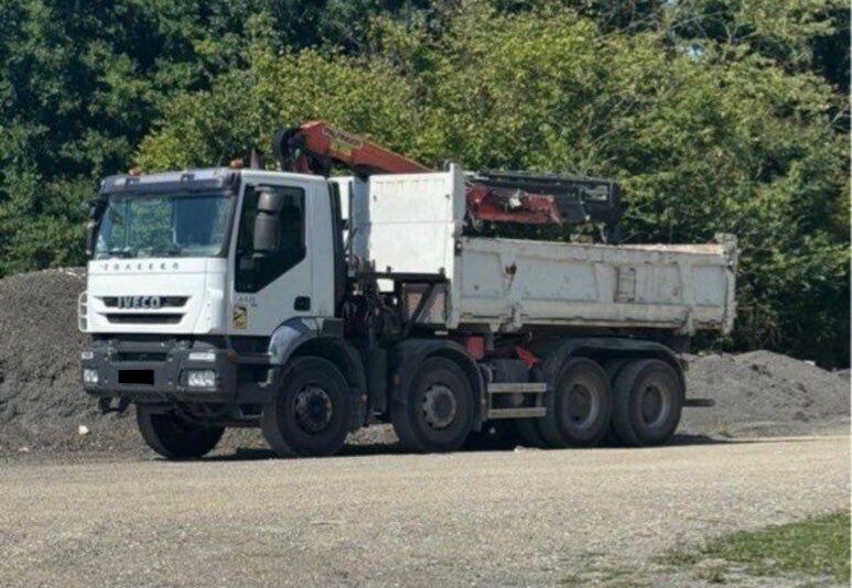 IVECO Trakker 410 / 8x4 / crane - Volquete camión, Camión grúa: foto 1 IVECO Trakker 410 / 8x4 / crane - Volquete camión, Camión grúa: foto 1