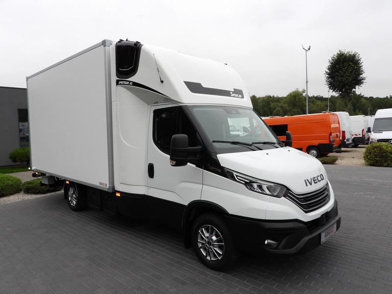 Iveco DAILY 35S18 KONTENER HI-MATIC WINDA 8 PALET TEMPOMAT NAWIGACJA L - Furgoneta: foto 4 Iveco DAILY 35S18 KONTENER HI-MATIC WINDA 8 PALET TEMPOMAT NAWIGACJA L - Furgoneta: foto 4