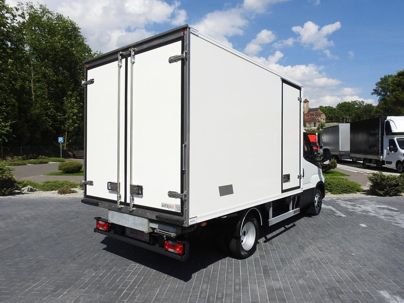 Iveco DAILY 50C15 CHŁODNIA KONTENER -5*C ZASILANIE 230V KLIMATYZACJA B - Frigorífico camión: foto 3 Iveco DAILY 50C15 CHŁODNIA KONTENER -5*C ZASILANIE 230V KLIMATYZACJA B - Frigorífico camión: foto 3