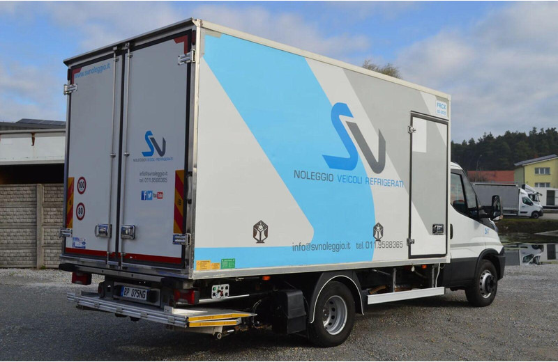 Iveco DAILY 60C15 REFRIGERATOR + SIDE AND REAR DOORS, LIFT FOLDED UNDE - Frigorífico camión: foto 4 Iveco DAILY 60C15 REFRIGERATOR + SIDE AND REAR DOORS, LIFT FOLDED UNDE - Frigorífico camión: foto 4