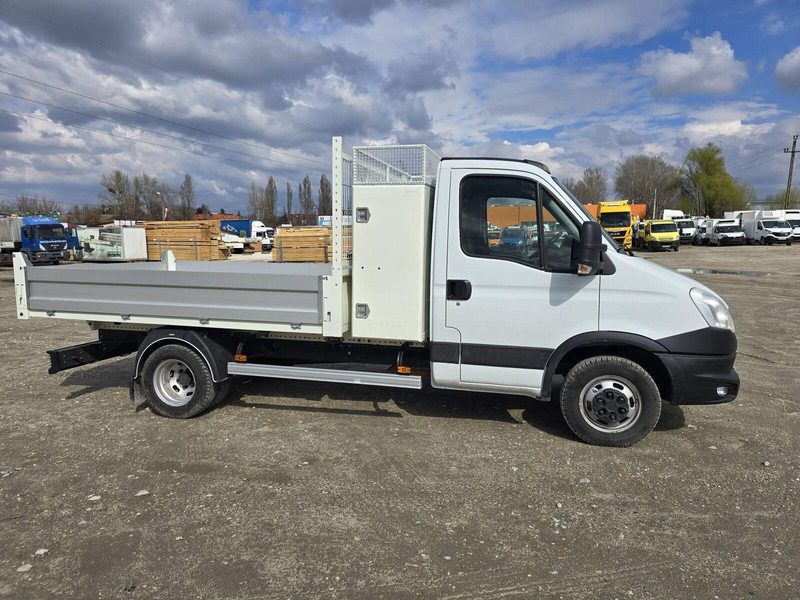 Iveco Daily 35 C 13 - Tipper + tool box - Volquete furgoneta: foto 4 Iveco Daily 35 C 13 - Tipper + tool box - Volquete furgoneta: foto 4