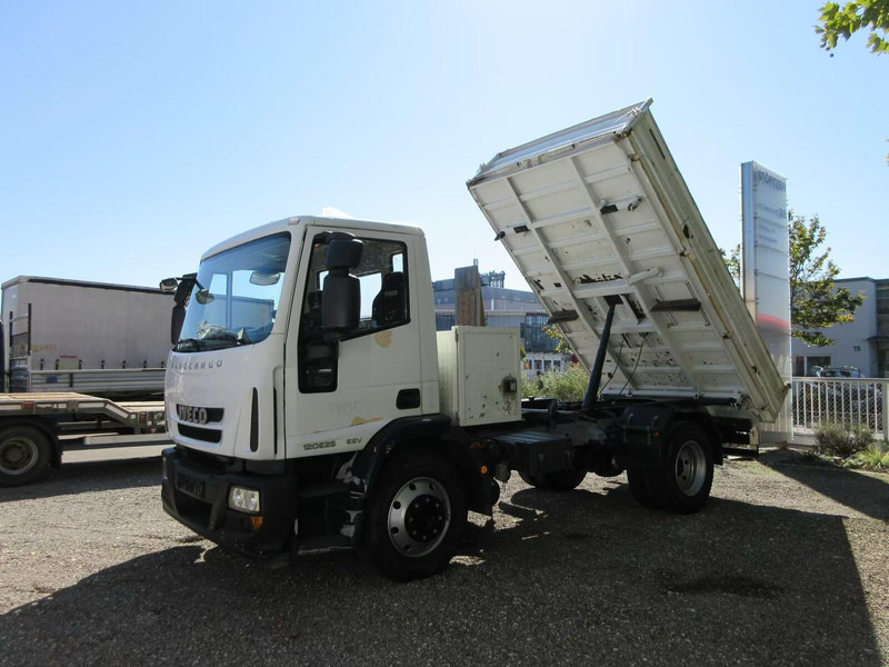 Iveco Eurocargo 120E25 - 3 way tipper - Volquete camión: foto 1 Iveco Eurocargo 120E25 - 3 way tipper - Volquete camión: foto 1