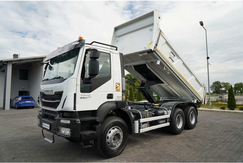 Iveco TRAKKER 360 - Volquete camión: foto 2 Iveco TRAKKER 360 - Volquete camión: foto 2