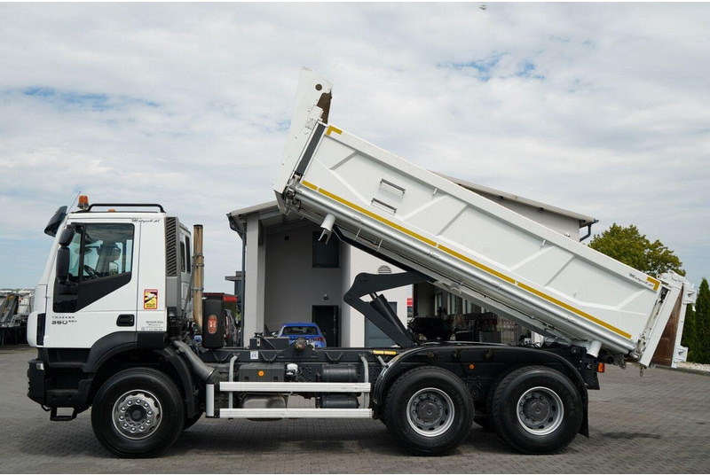 Iveco TRAKKER 360 - Volquete camión: foto 3 Iveco TRAKKER 360 - Volquete camión: foto 3